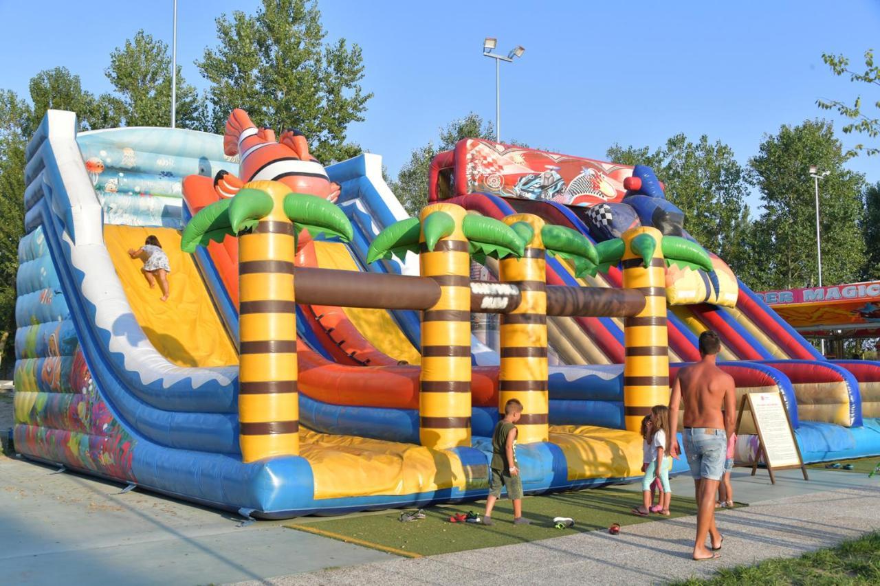 Isamar Holiday Village Ca Lino Zewnętrze zdjęcie Inflatable slide