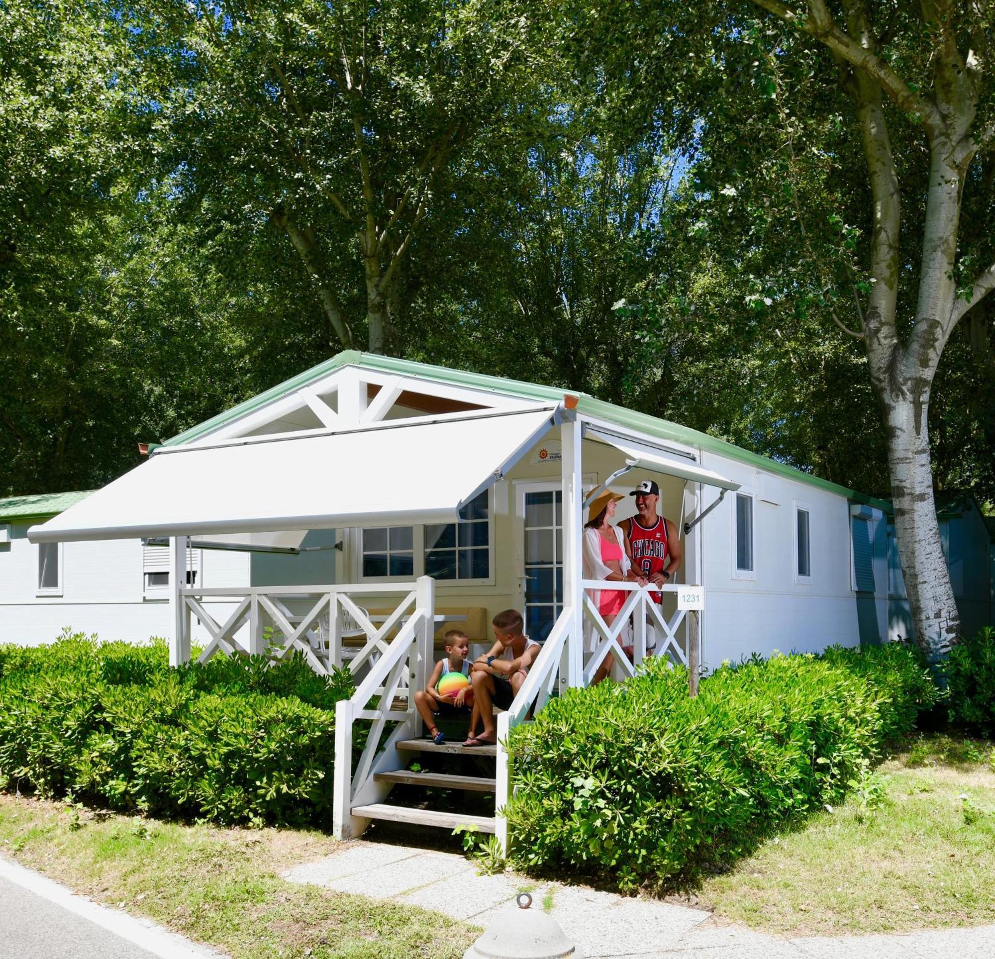 Isamar Holiday Village Ca Lino Zewnętrze zdjęcie A mobile home in France