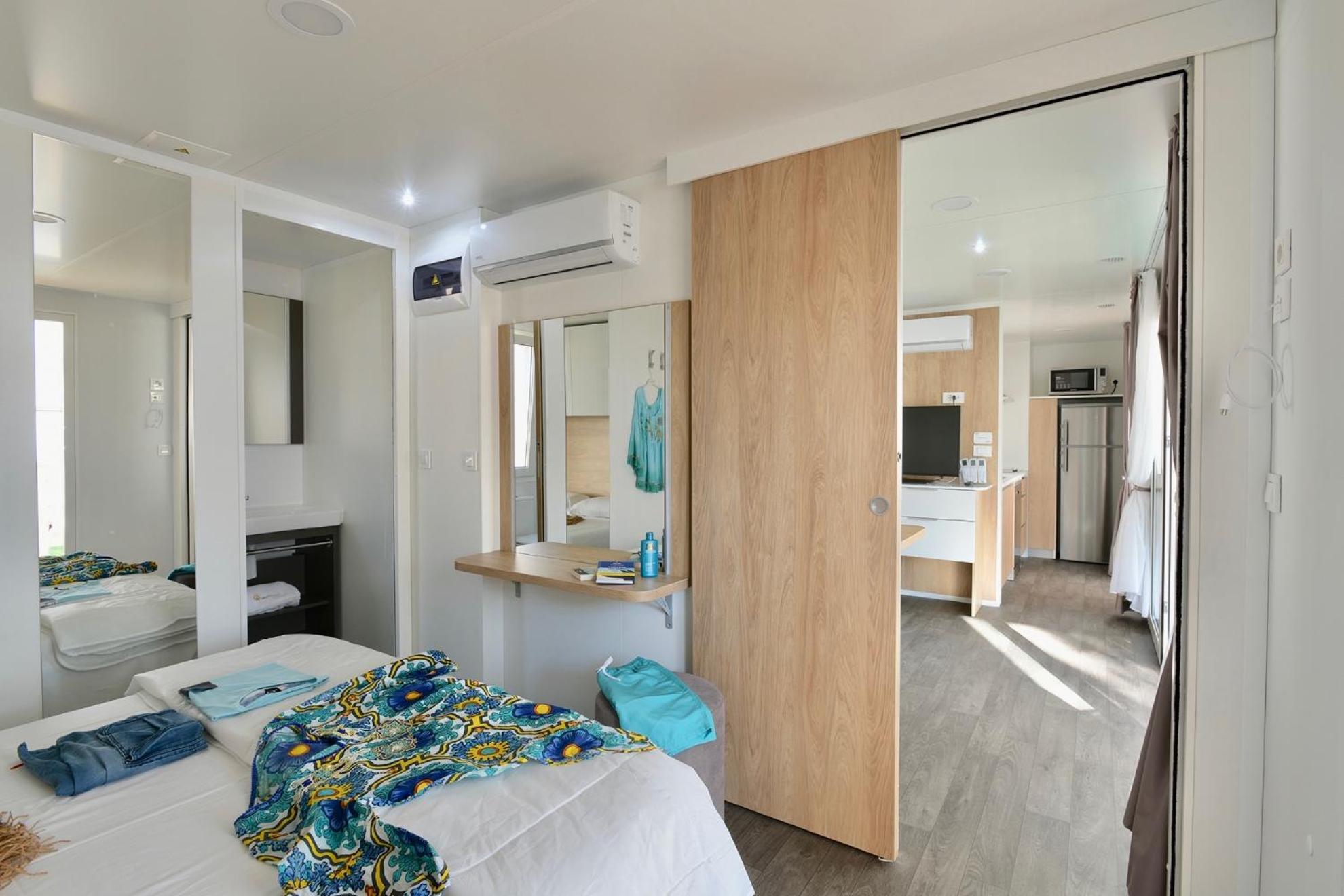 Isamar Holiday Village Ca Lino Zewnętrze zdjęcie A sliding door